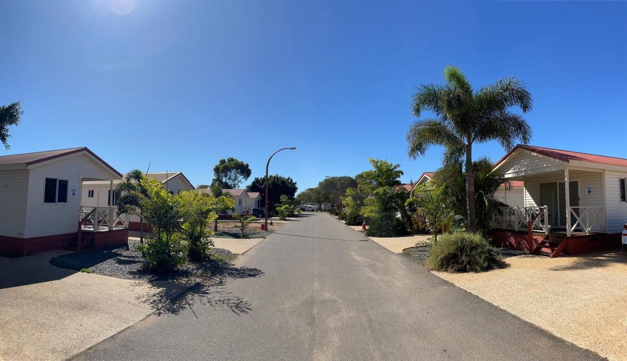 Outback Oasis Caravan Park Carnarvon Buitenkant foto