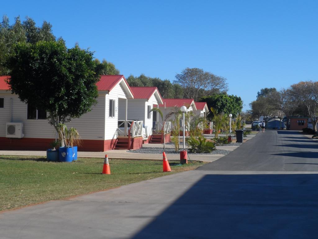 Outback Oasis Caravan Park Carnarvon Buitenkant foto